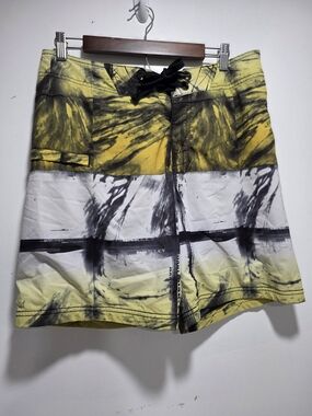 Oakley Yellow and Black Marble-Print Men's Athletic Shorts Size 32